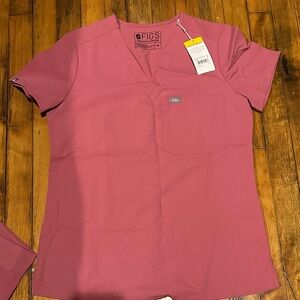FIGS XS limited Quartz scrub top